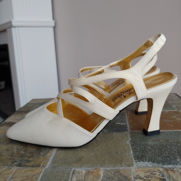 Heels - Picture 4 of 6